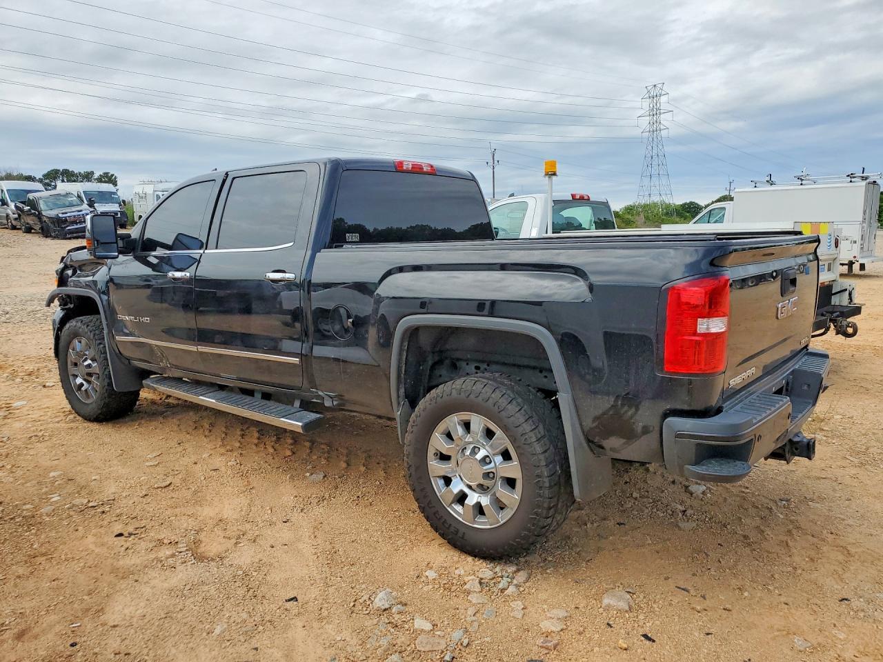 2016 GMC Sierra K2500 Denali - Image 2