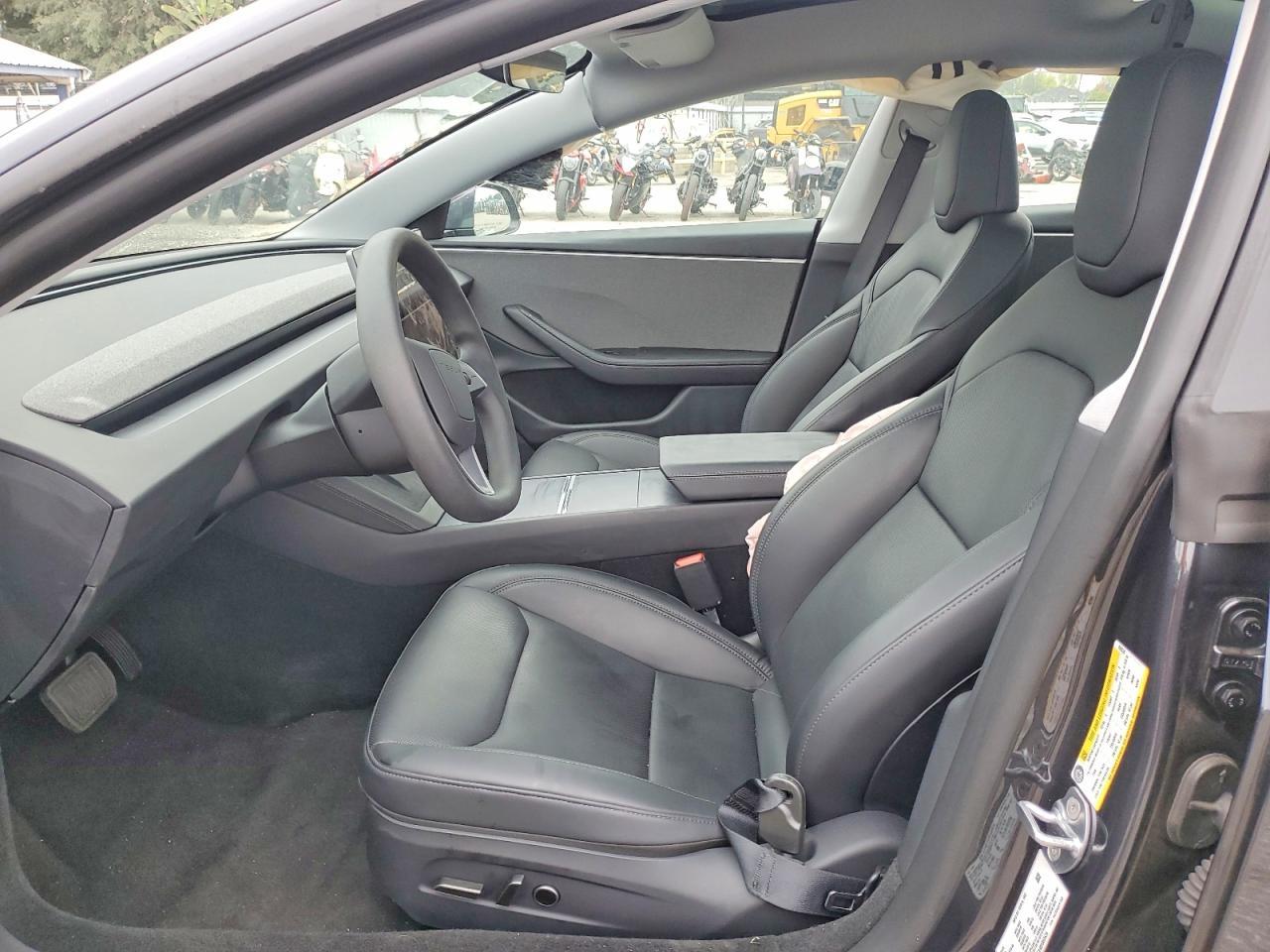 2025 Tesla Model 3 - Фото 7