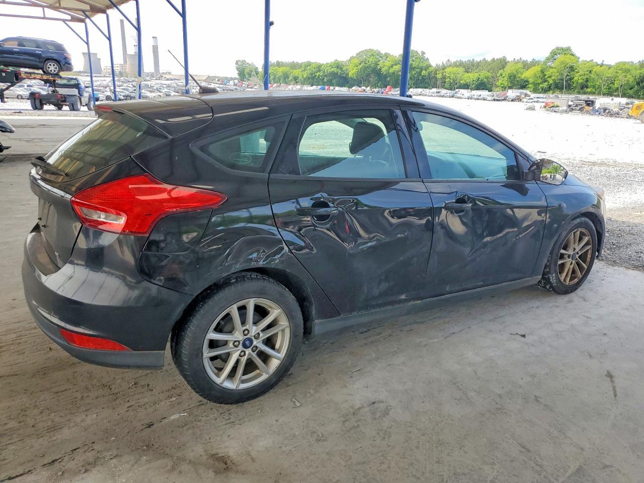 2017 Ford Focus Se - Image 3