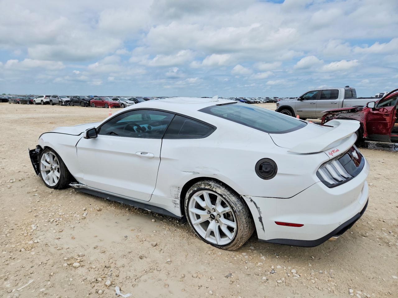 2022 Ford Mustang - Фото 2