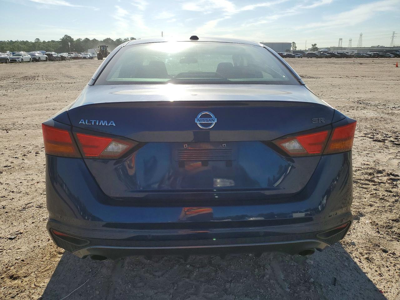 2022 Nissan Altima Sr - Image 6