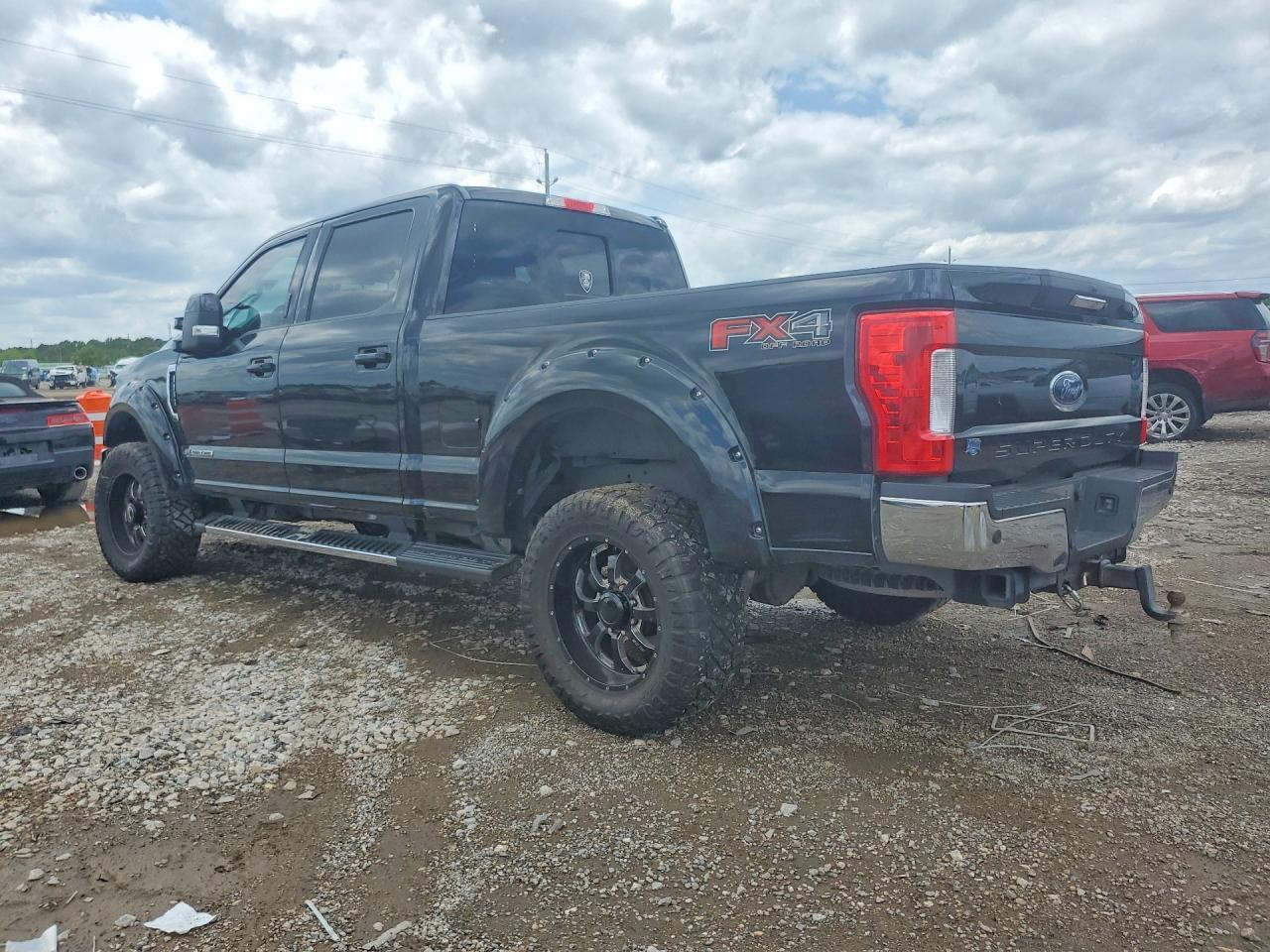 2017 Ford F250 Super Duty - Фото 2