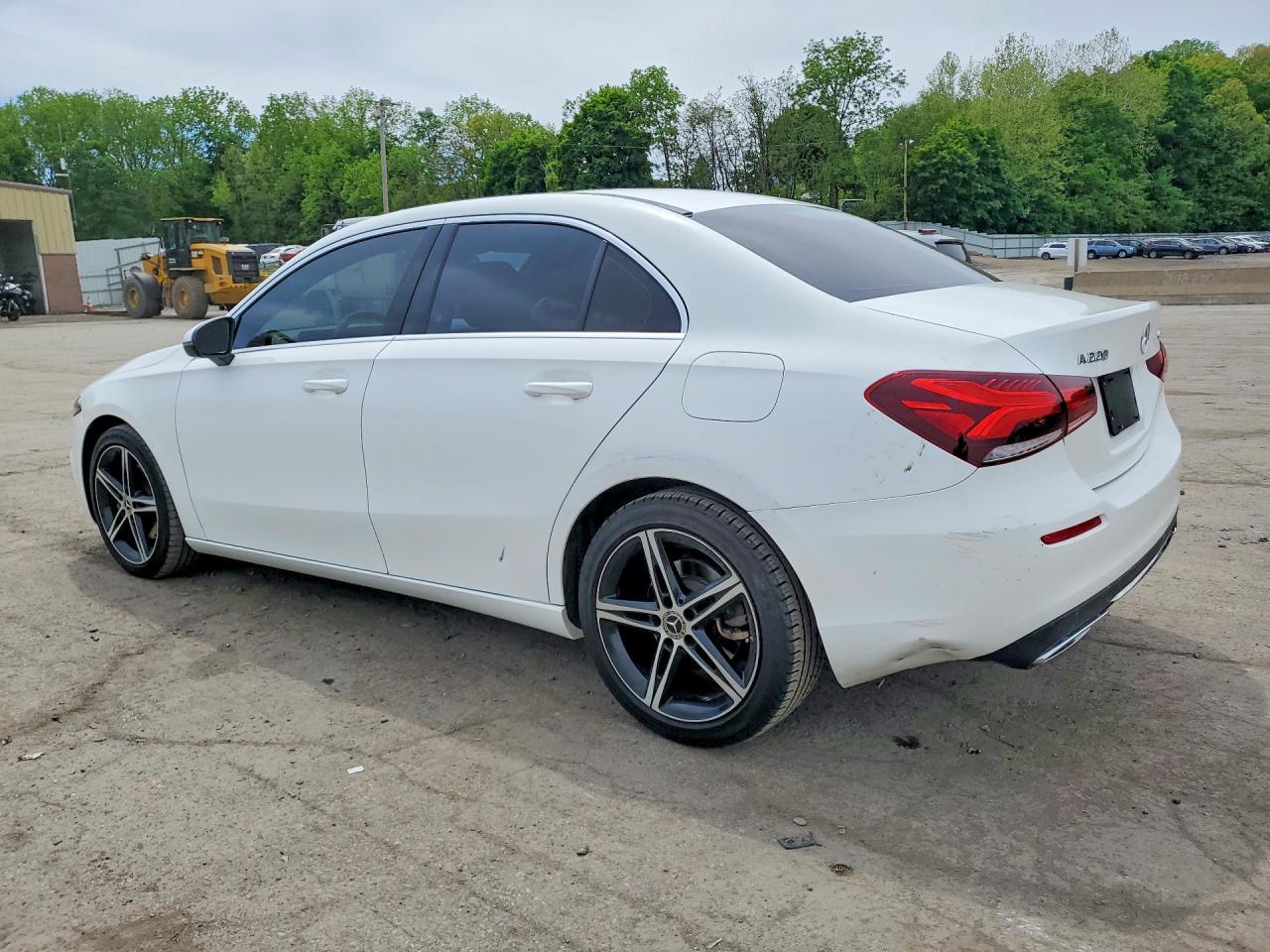 2021 Mercedes-Benz A 220 4Matic - Фото 2