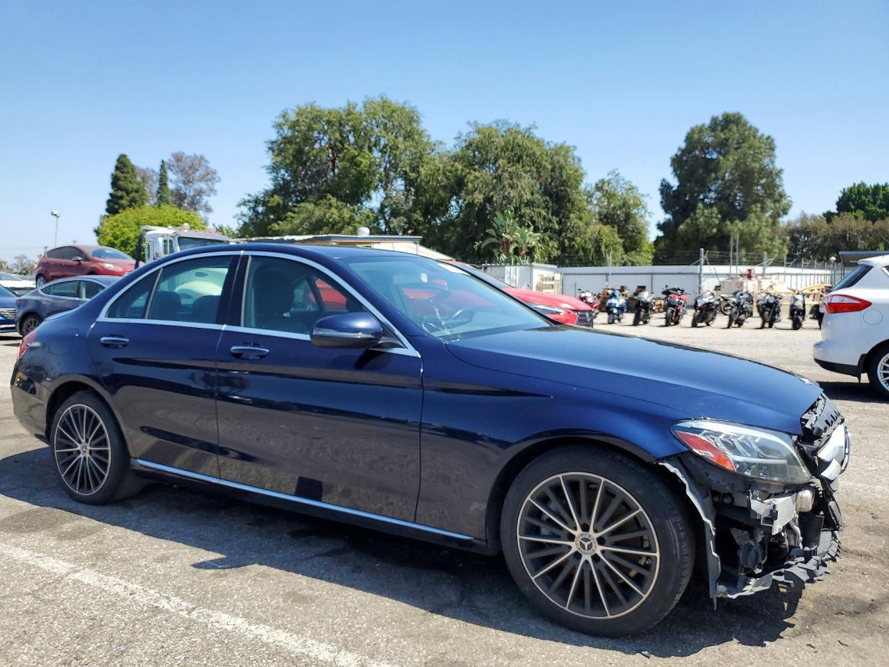 2020 Mercedes-Benz C 300 - Фото 4
