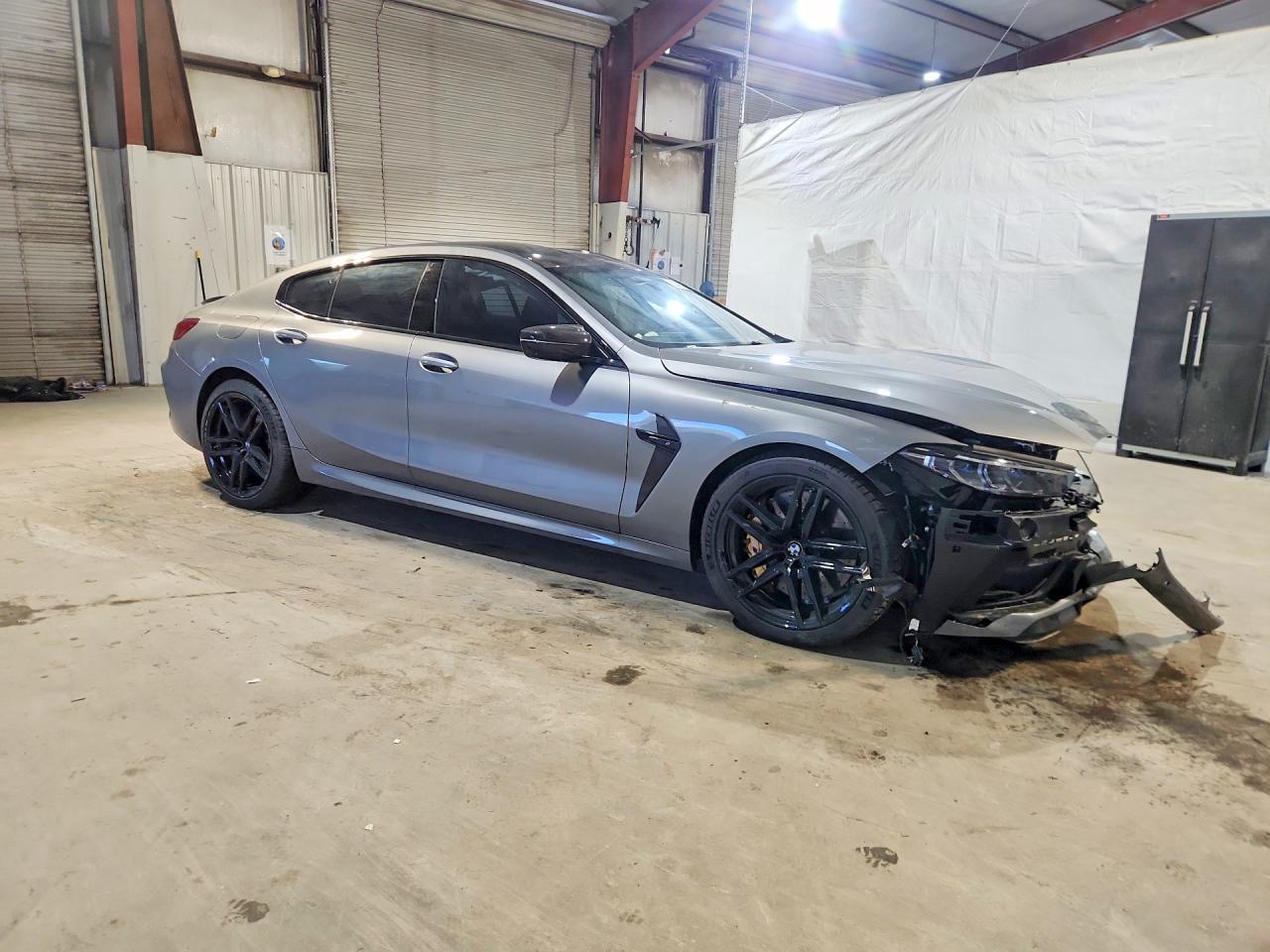 2025 BMW M8 - Фото 4