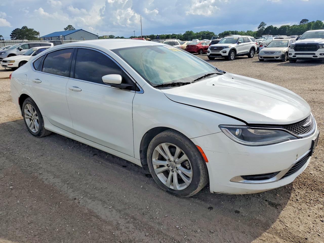 2016 Chrysler 200 Limited - Image 4
