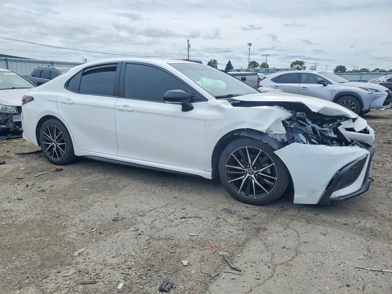 2022 Toyota Camry Se - Фото 4