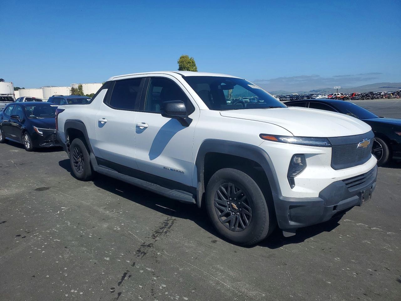 2024 Chevrolet Silverado - Image 4