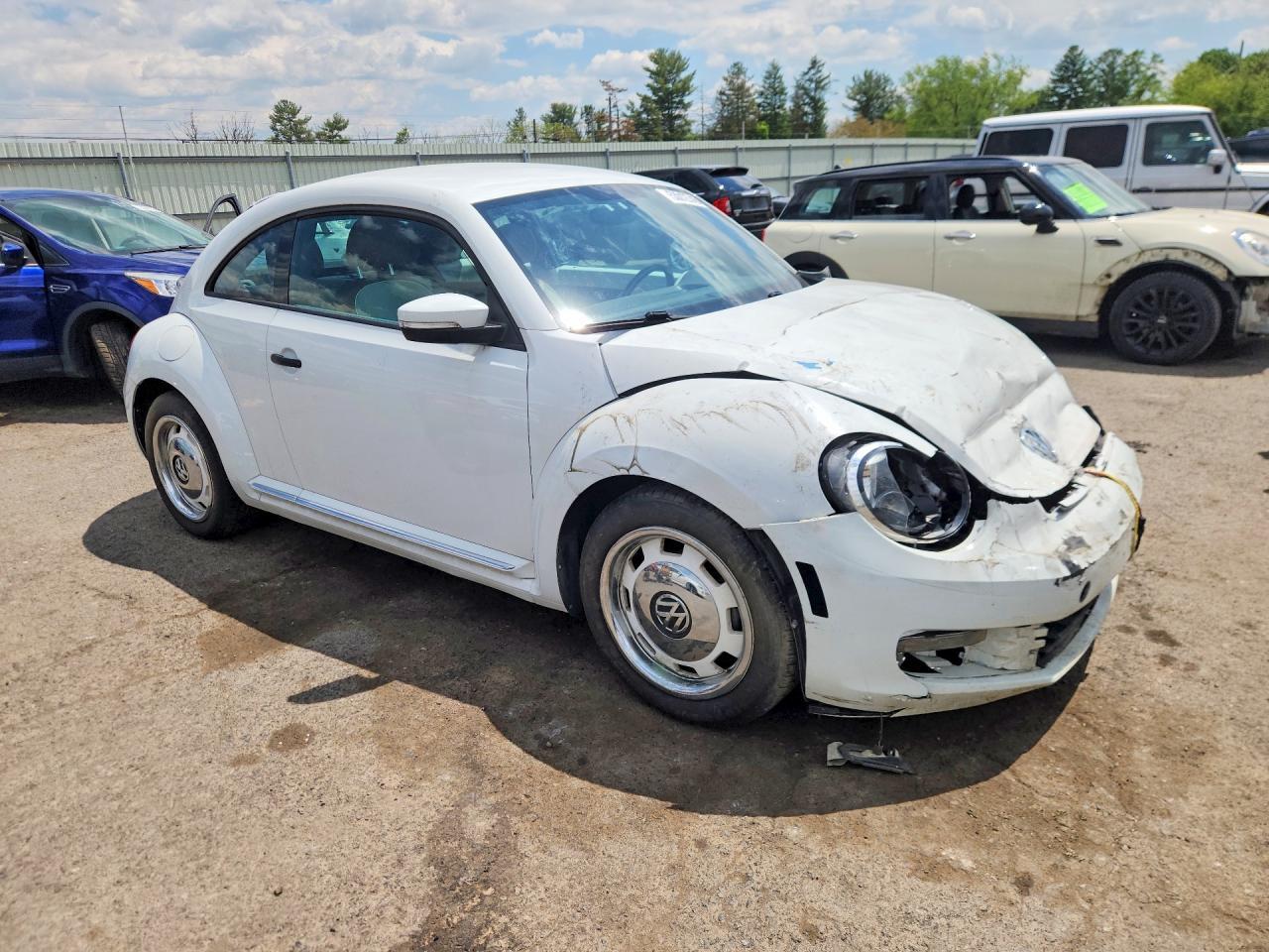 2015 Volkswagen Beetle 1.8T - Фото 4