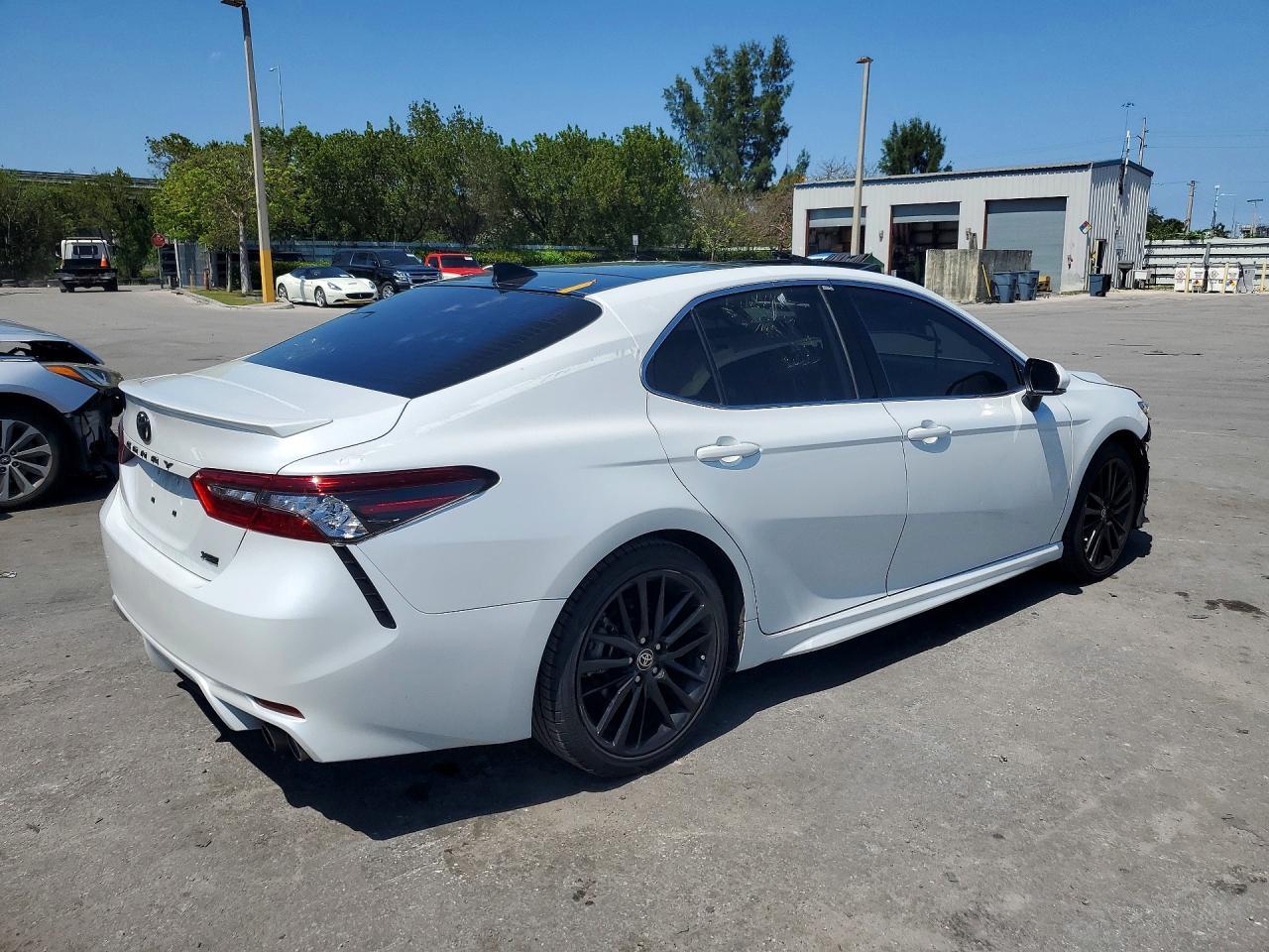 2023 Toyota Camry Xse - Image 3