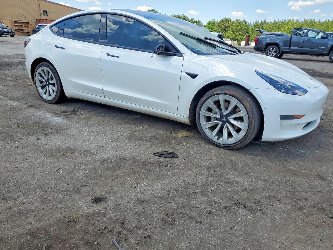 2022 Tesla Model 3 - Image 4