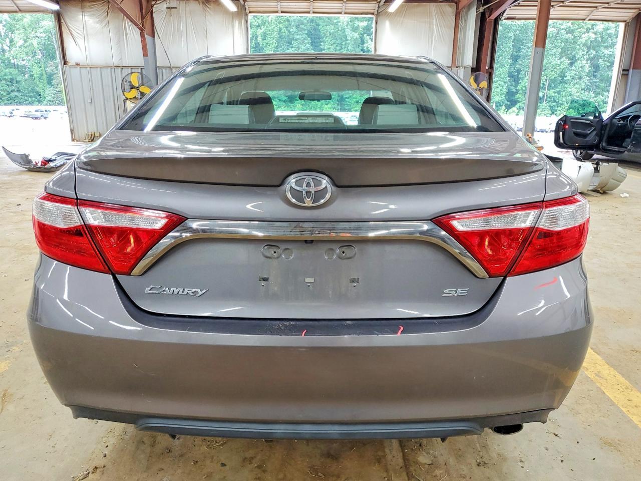2016 Toyota Camry Se - Image 6