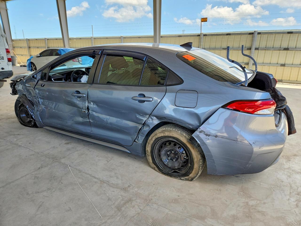 2022 Toyota Corolla L - Фото 2