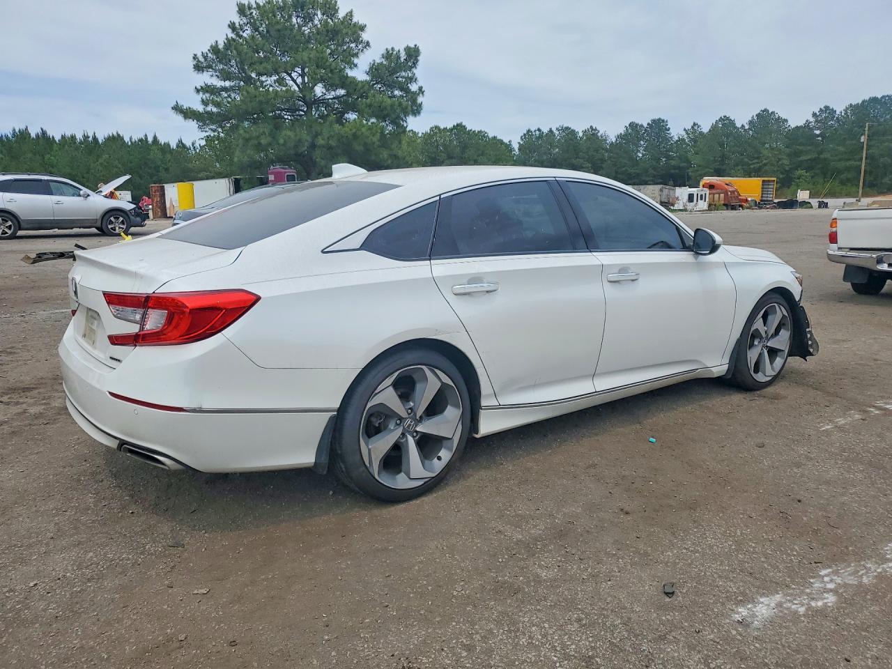2018 Honda Accord Touring - Image 3