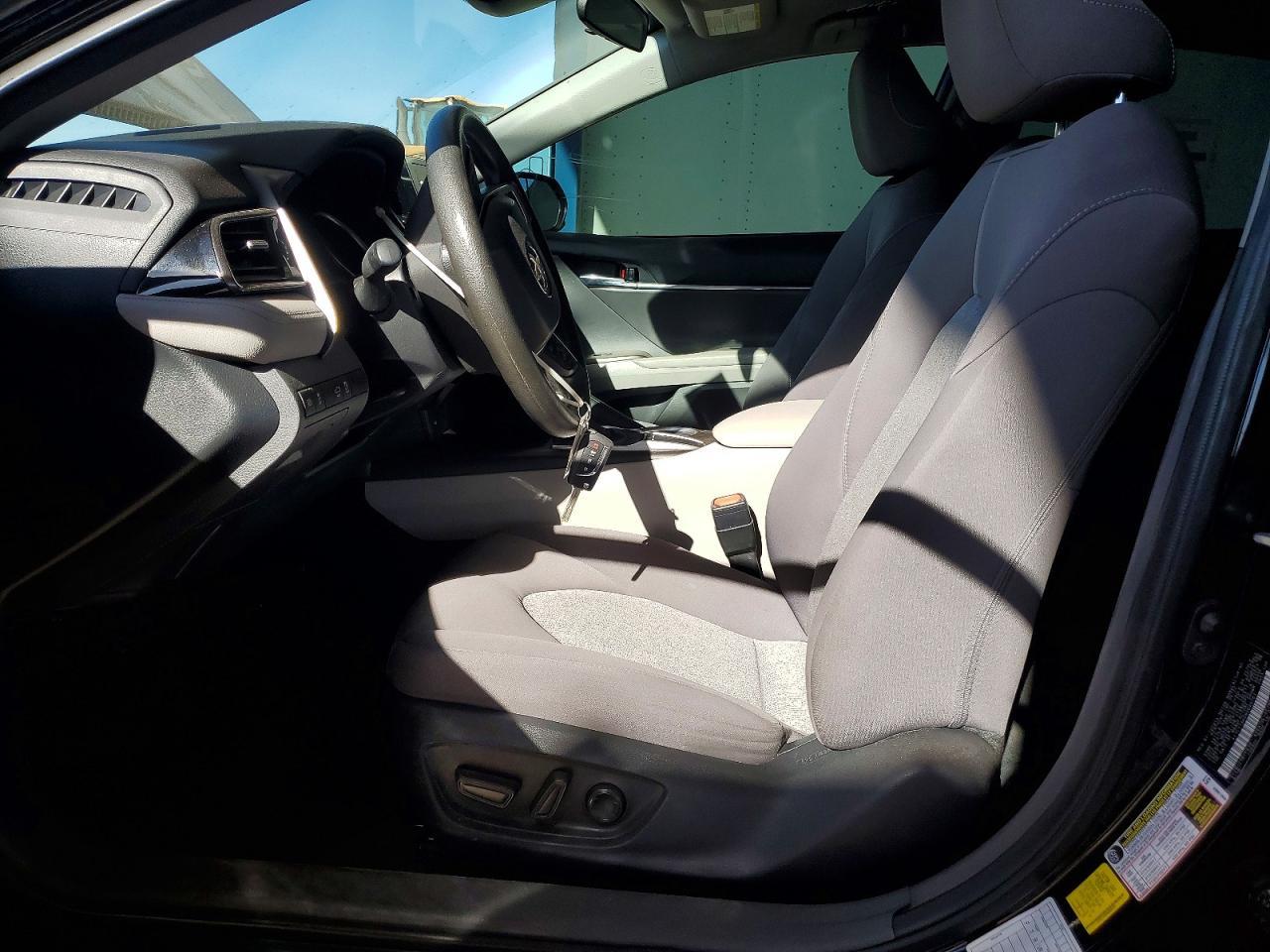 2022 Toyota Camry Le - Фото 7