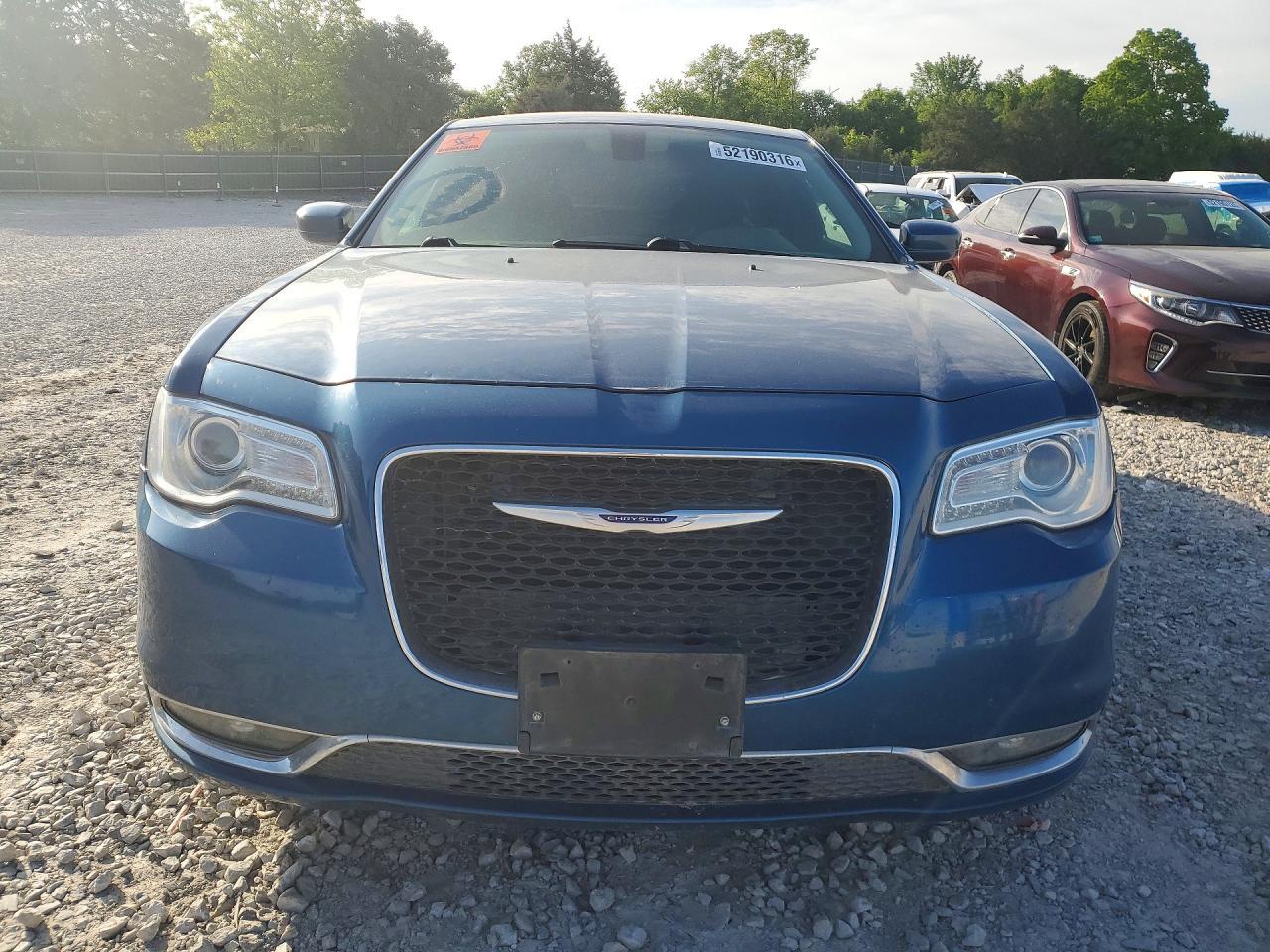 2020 Chrysler 300 Touring - Image 5