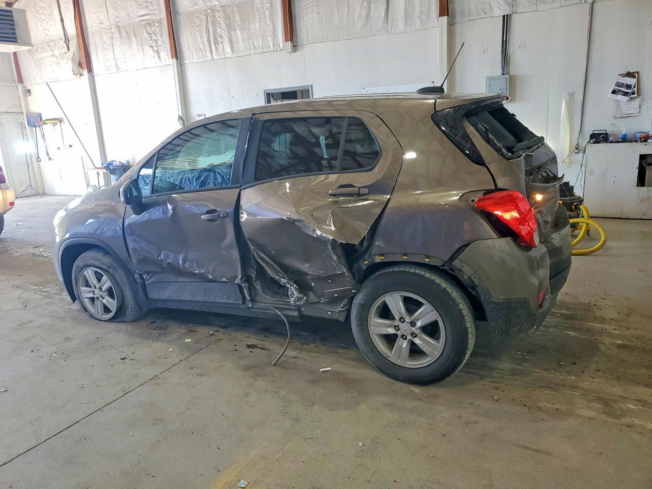 2020 Chevrolet Trax Ls - Фото 2