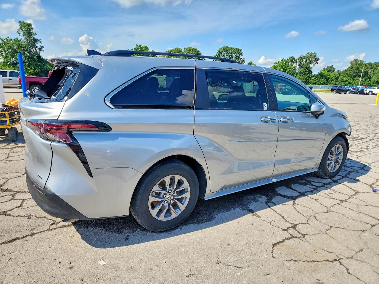 2025 Toyota Sienna Xle 8-Passenger - Фото 3