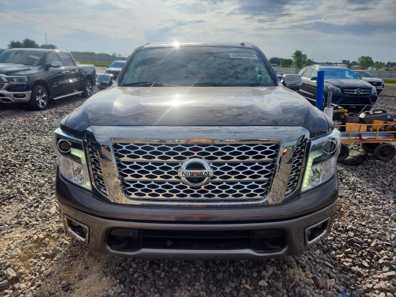 2018 Nissan Titan S - Фото 5