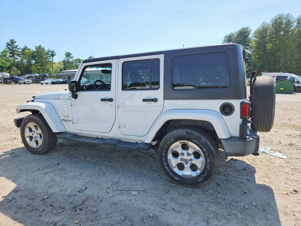 2015 Jeep Wrangler Unlimited Sahara - Image 2