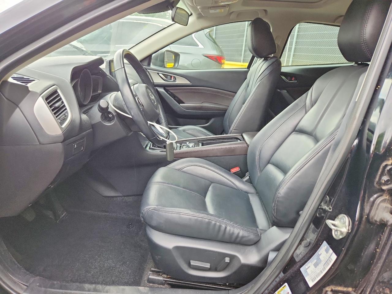 2018 Mazda 3 Touring - Image 7