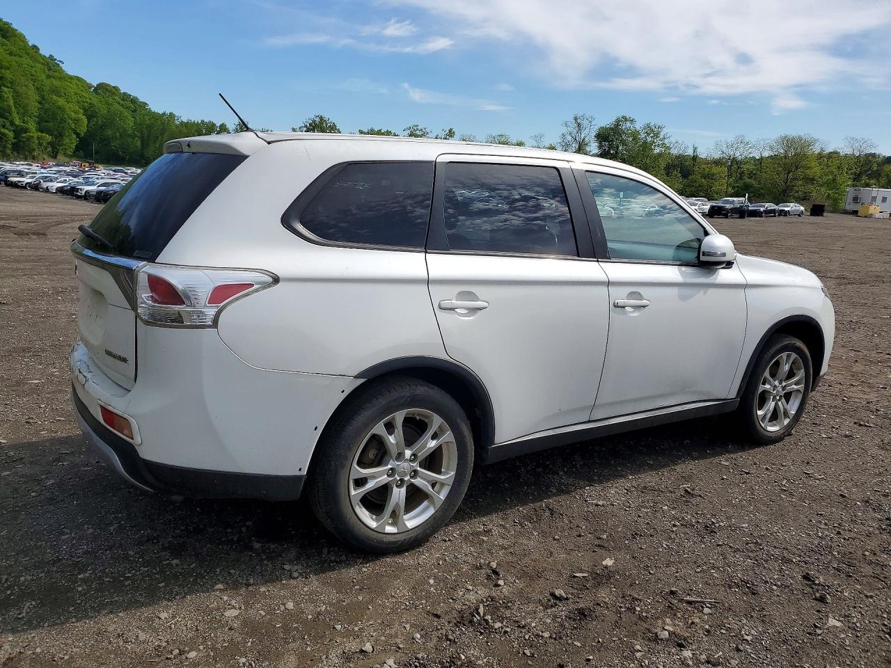 2015 Mitsubishi Outlander Se - Image 3