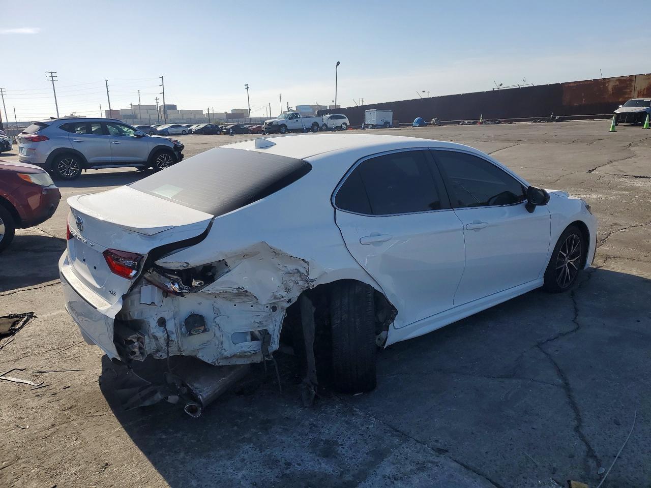 2023 Toyota Camry Se - Image 3
