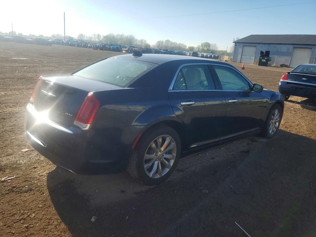 2017 Chrysler 300 Limited - Фото 3