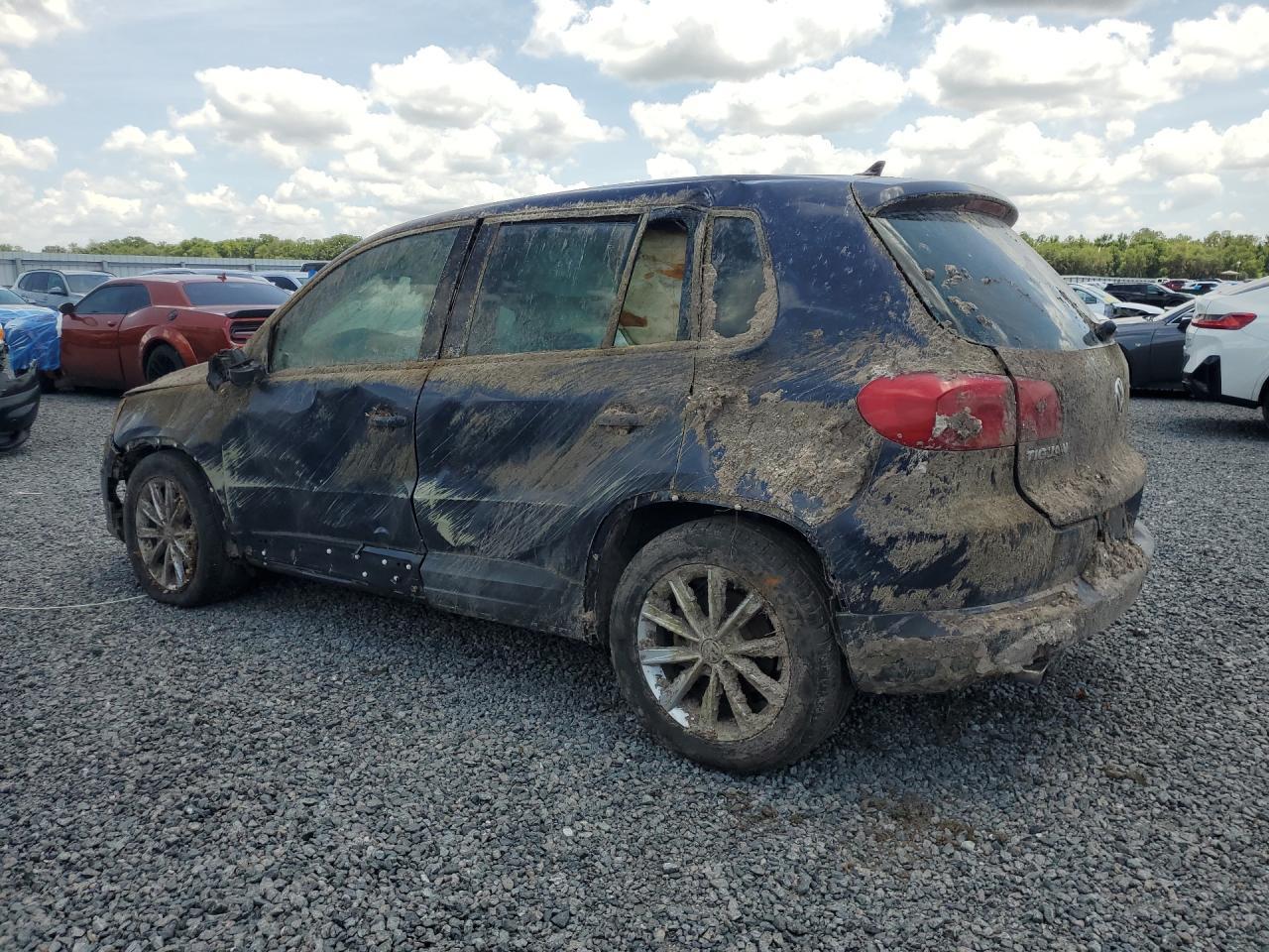 2014 Volkswagen Tiguan S - Фото 2