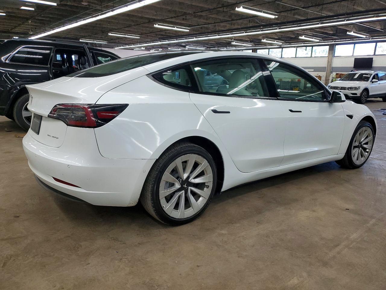 2022 Tesla 3 - Image 3