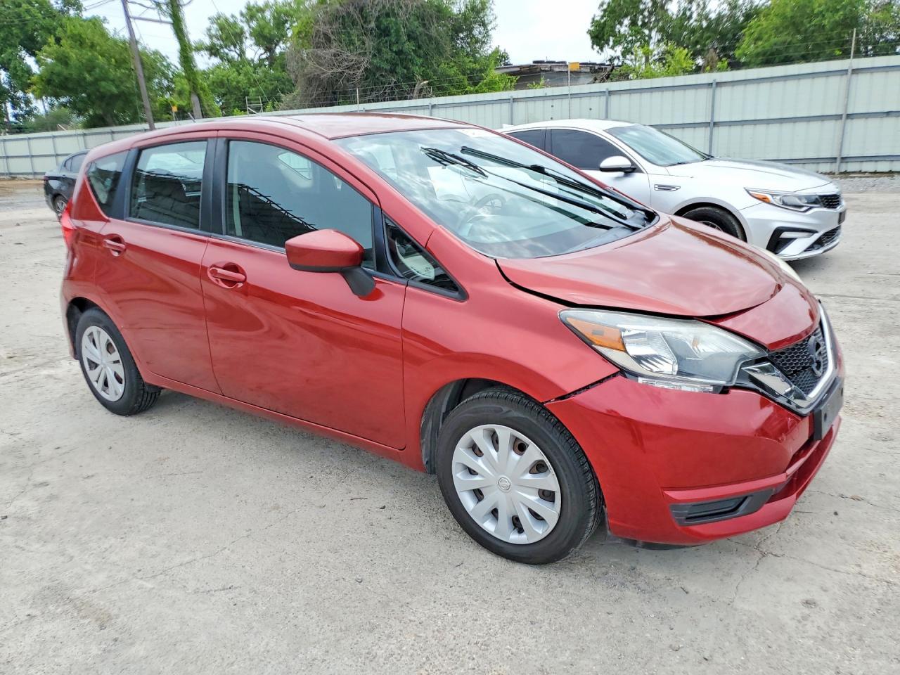 2017 Nissan Versa - Фото 4