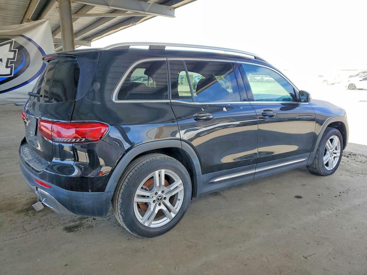 2022 Mercedes-Benz Glb 250 - Image 3