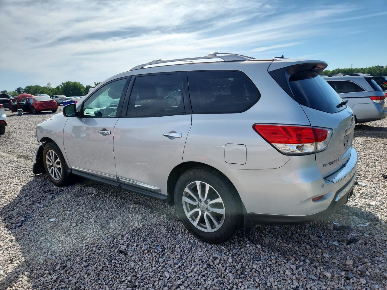 2015 Nissan Pathfinder Sl - Image 2
