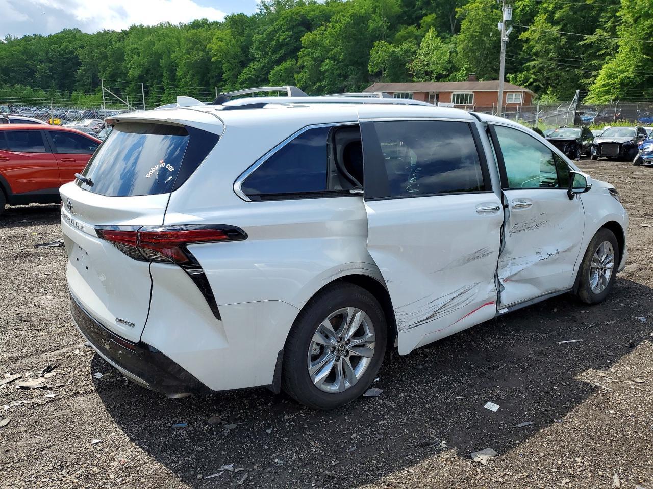2025 Toyota Sienna Limited 7-Passenger - Фото 3