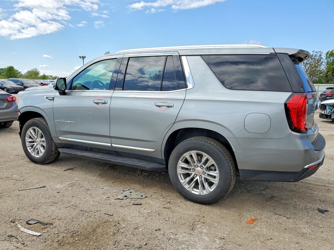 2024 GMC Yukon Slt - Фото 2