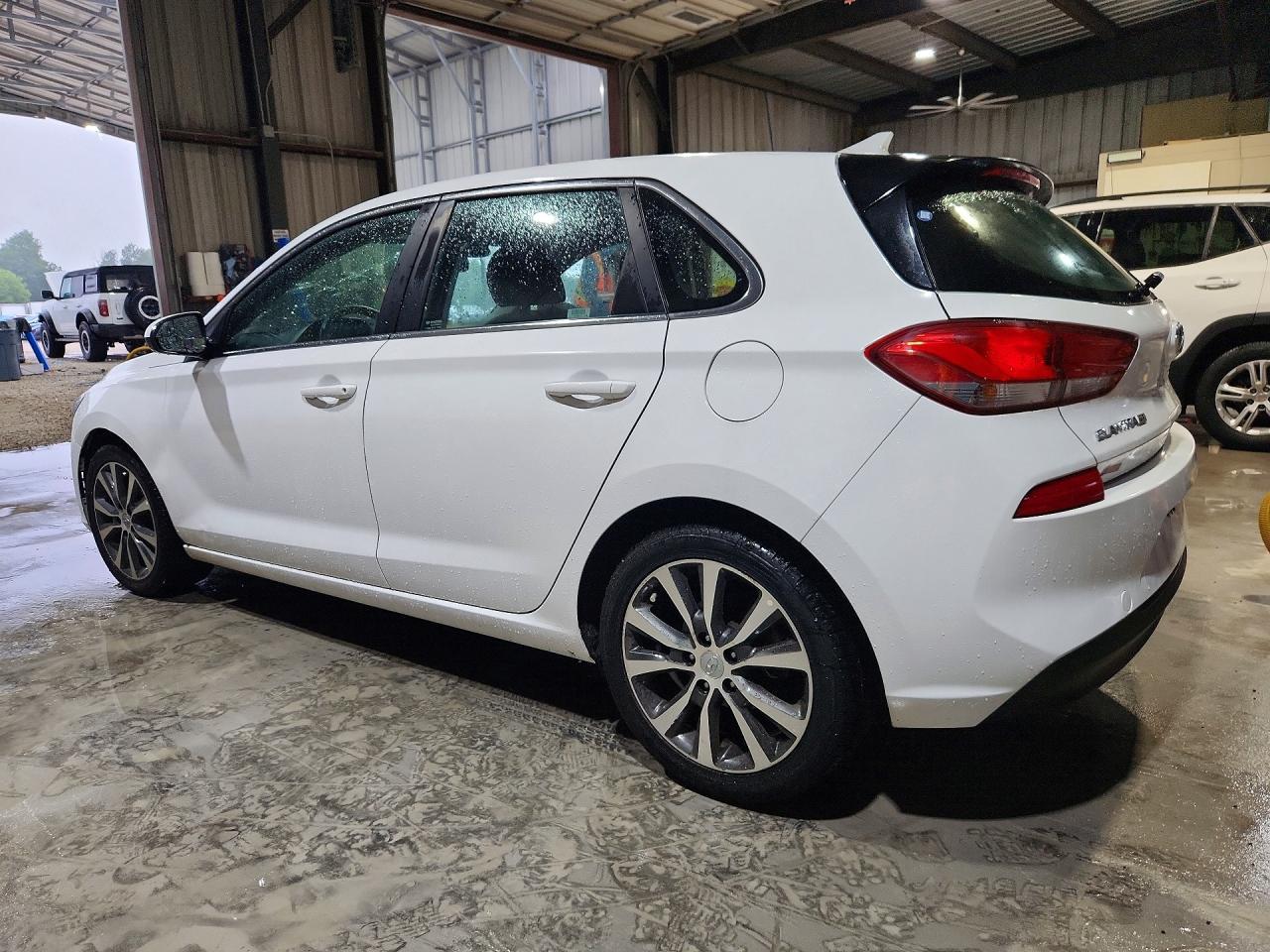 2018 Hyundai Elantra - Фото 2