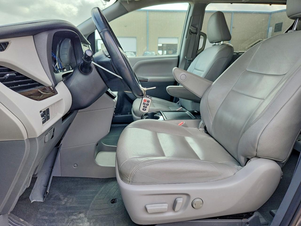 2020 Toyota Sienna Xle Premium 8-Passenger - Фото 7