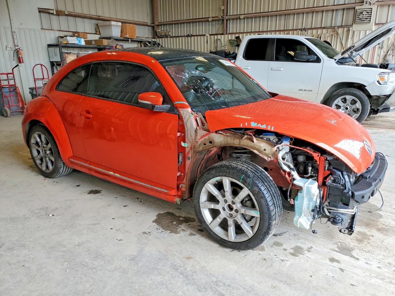 2016 Volkswagen Beetle Se - Image 4