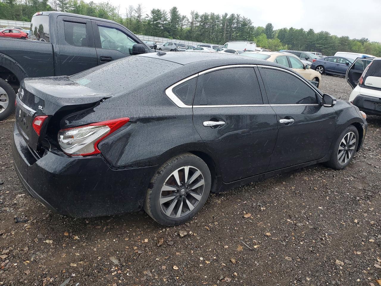2017 Niss Altima 2.5 - Image 3