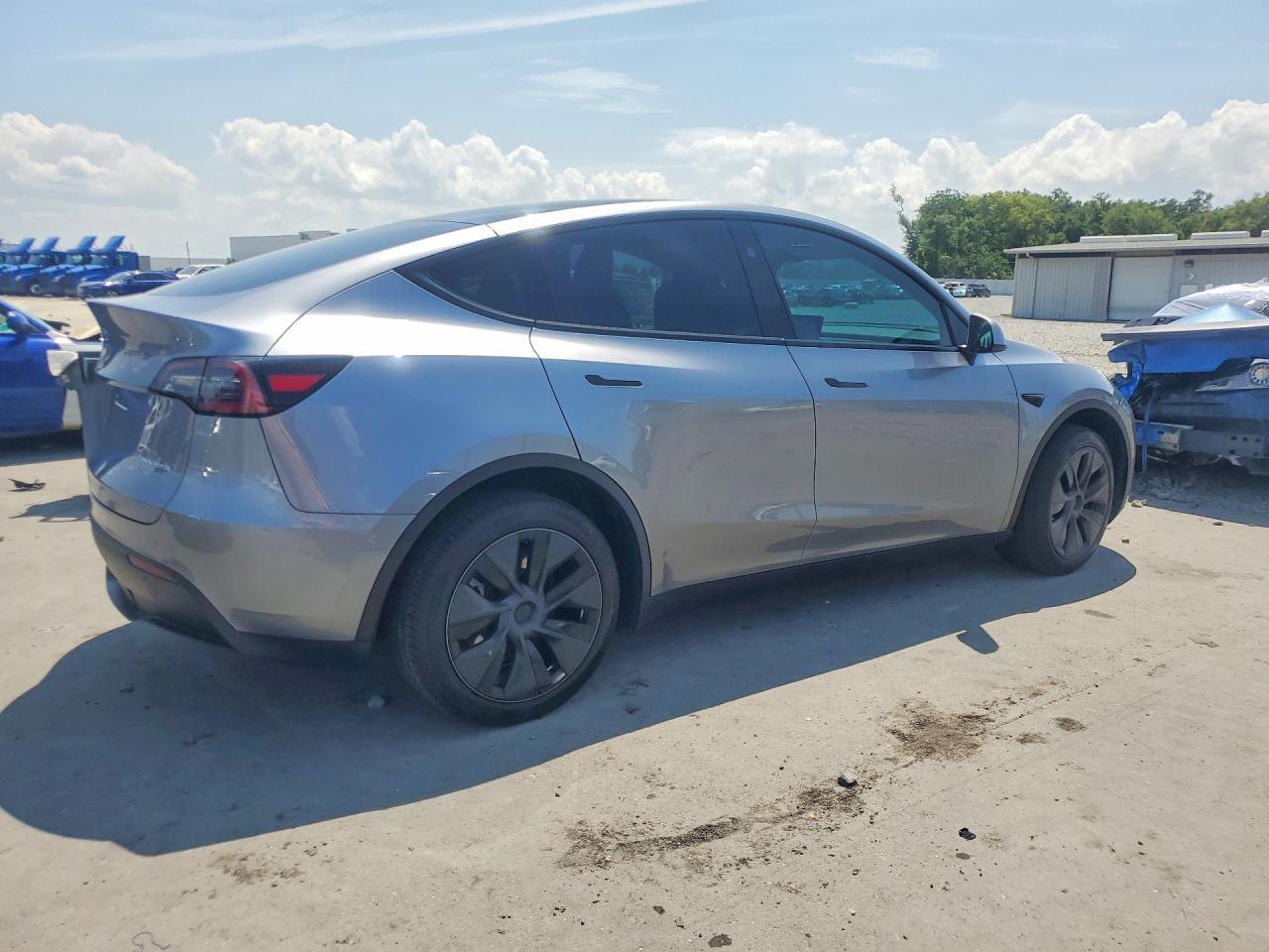 2024 Tesla Model Y - Фото 3