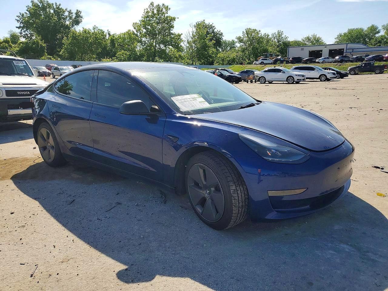 2023 Tesla Model 3 - Фото 4