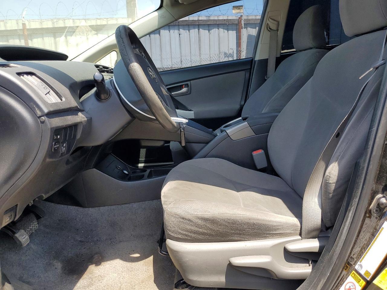 2015 Toyota Prius Two - Image 7
