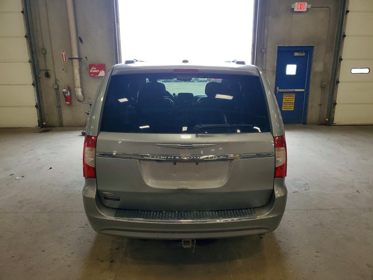 2015 Chrysler Town & Country Touring - Image 6