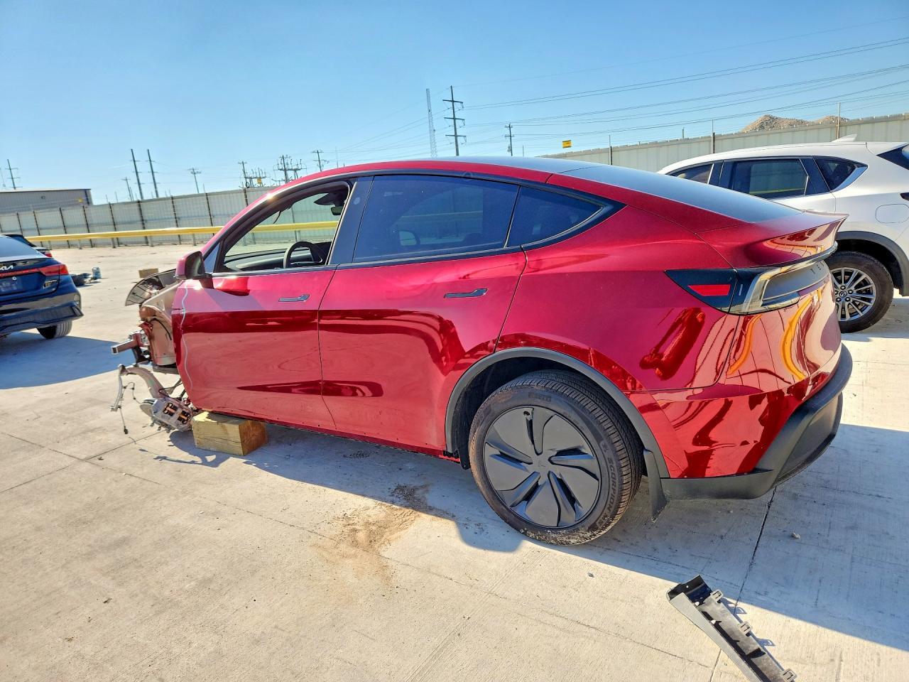 2026 Tesla Model Y - Фото 2