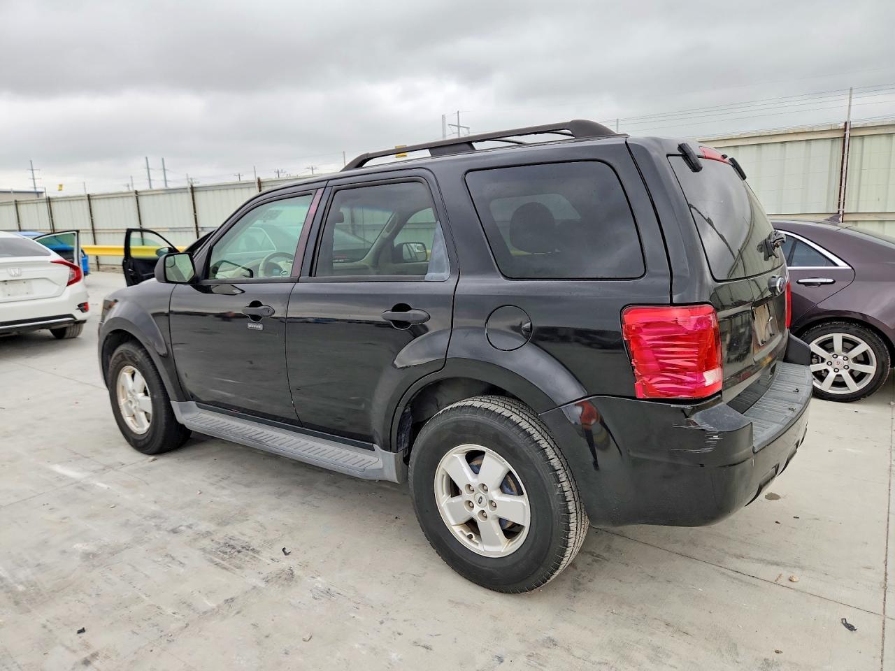 2011 Ford Escape Xlt - Фото 2