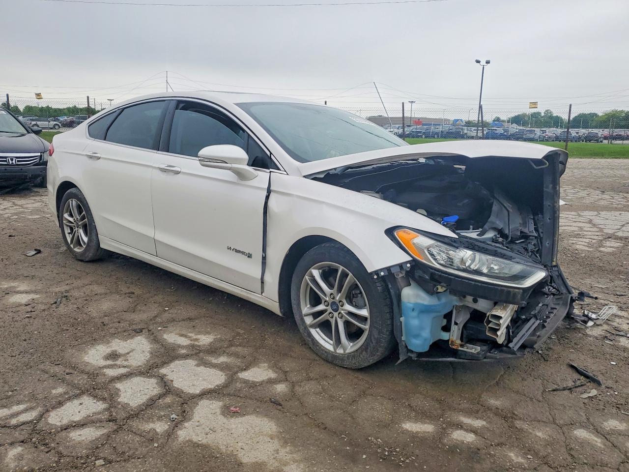 2016 Ford Fusion Titanium Hev - Фото 4