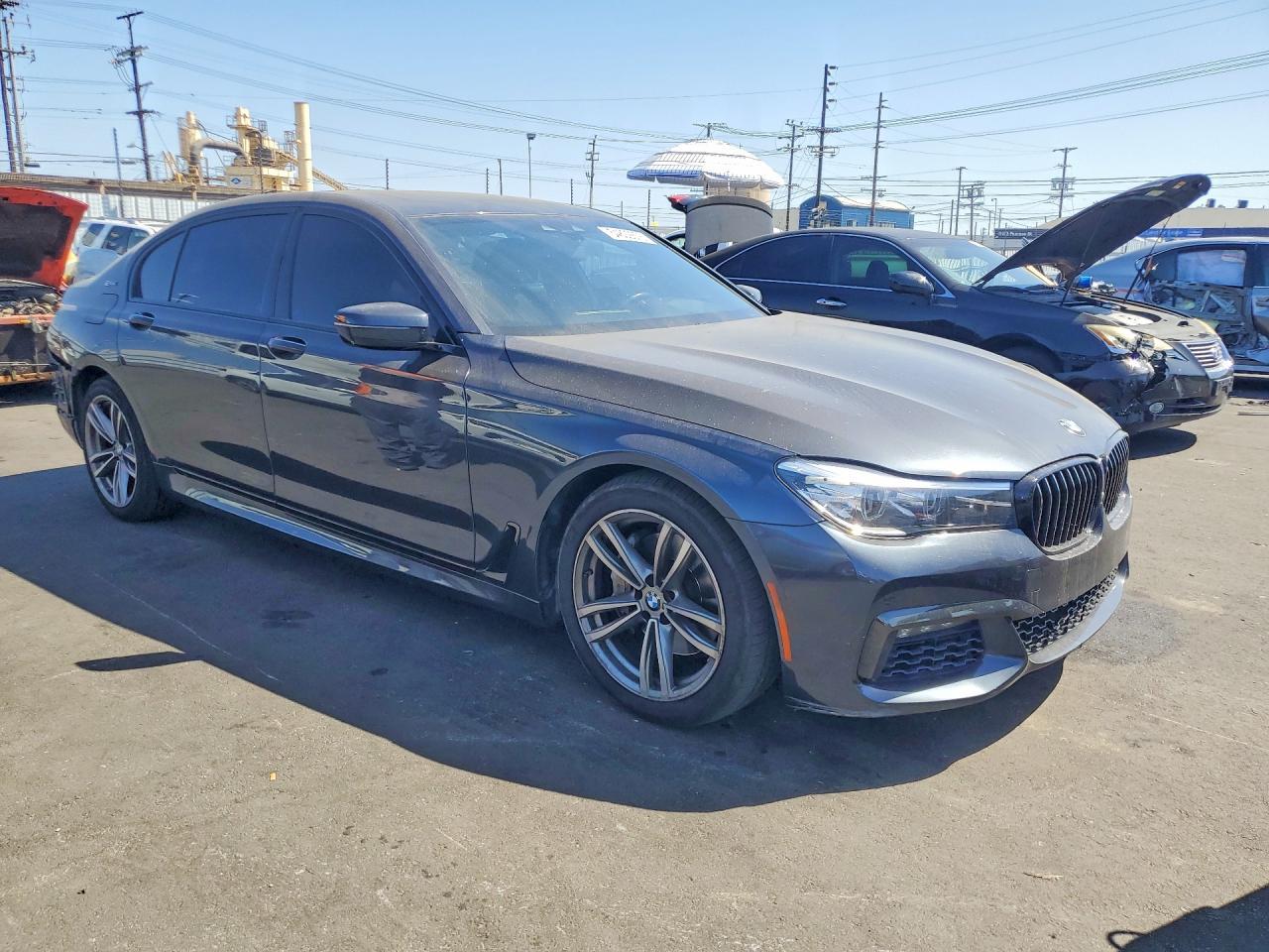 2018 BMW 740 Xe - Image 4