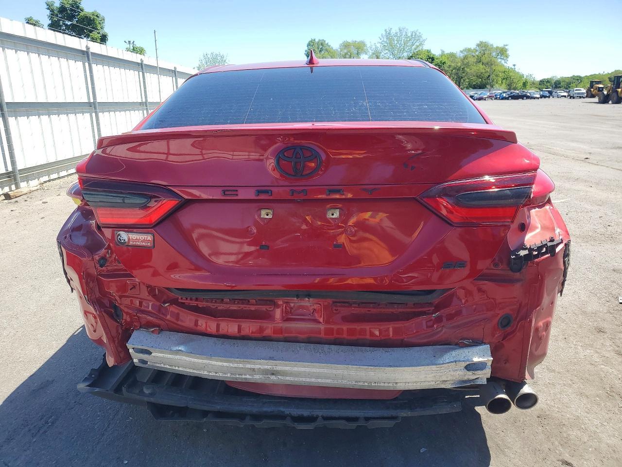 2021 Toyota Camry Se - Фото 6