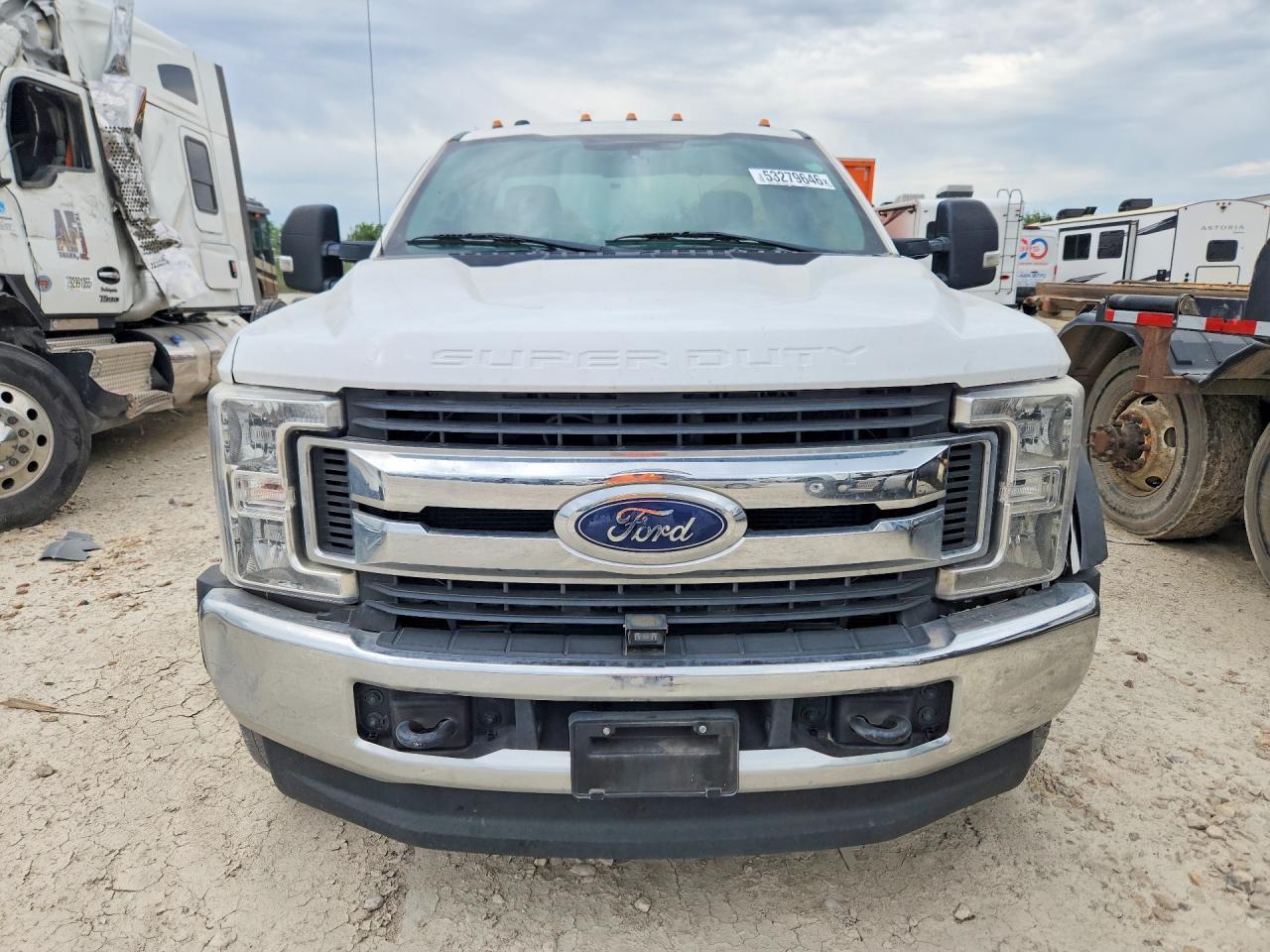 2019 Ford F550 Super Duty - Image 5