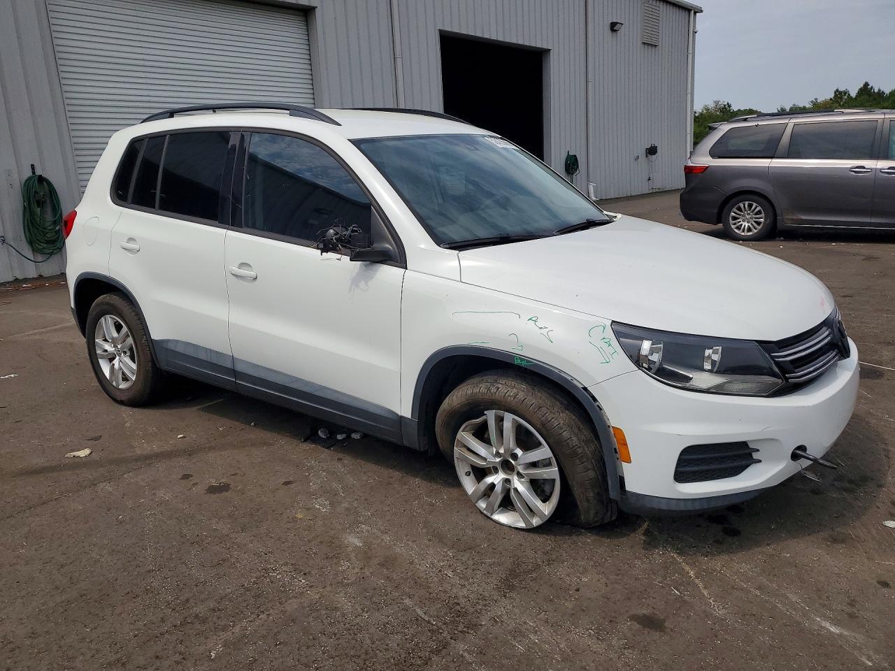 2016 Volkswagen Tiguan S - Image 4